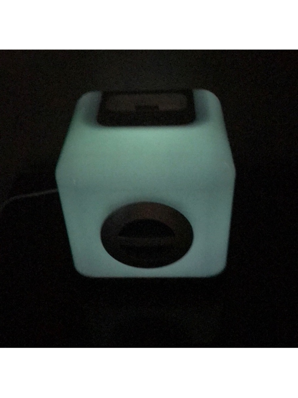 Color changing iPod dock player - Picture 4 of 7